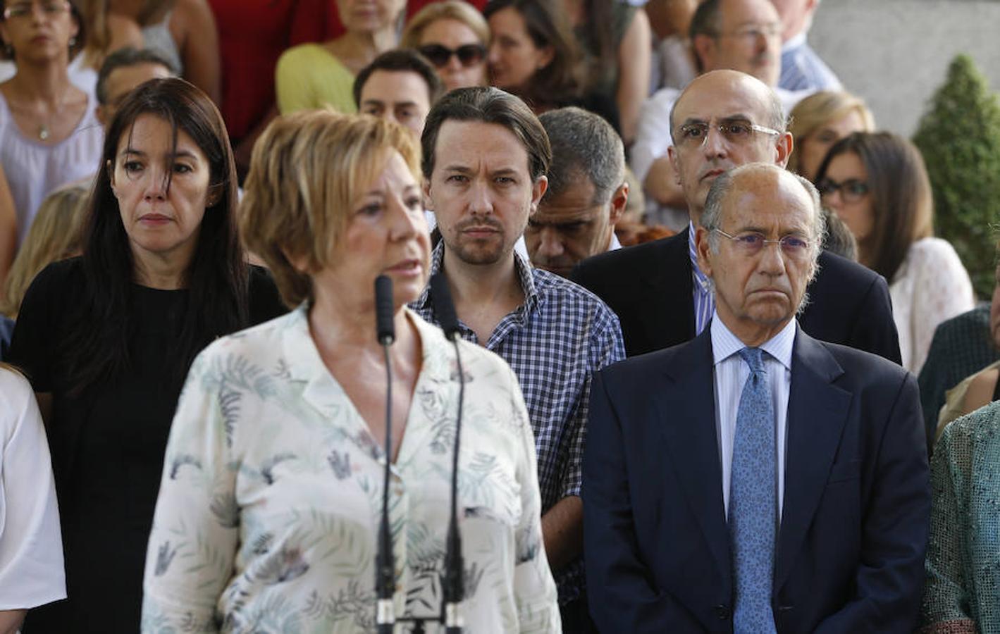 La vicepresidenta primera del Congreso de los Diputados, Celia Villalobos, pronuncia unas palabras tras el minuto de silencio.