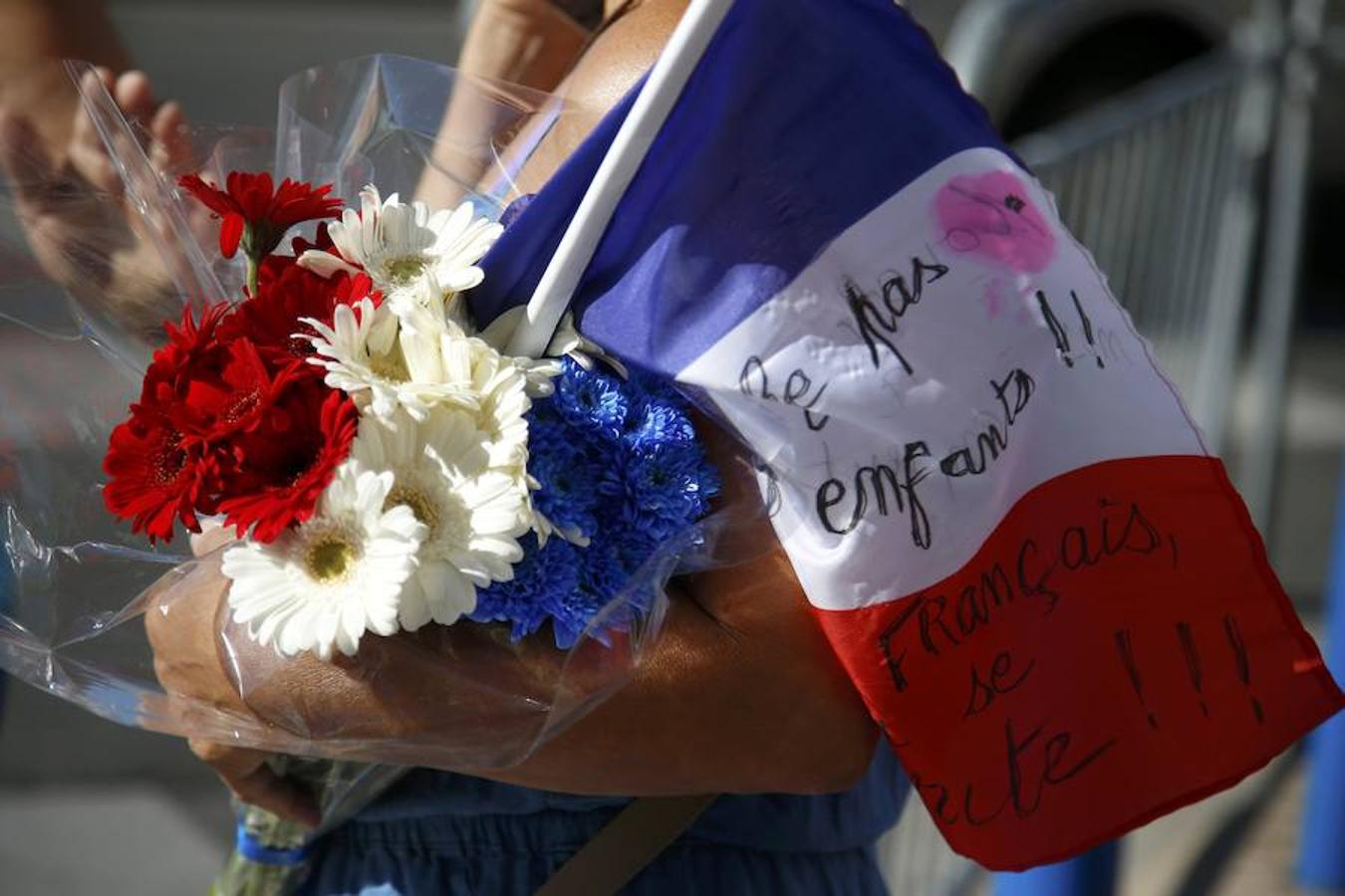 Francia homenajea a las víctimas de Niza