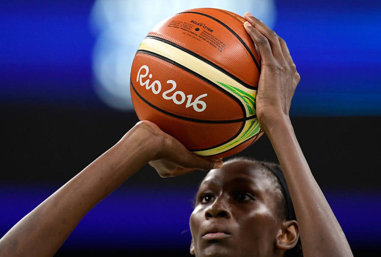 Las mejores imágenes del debut de España en baloncesto femenino