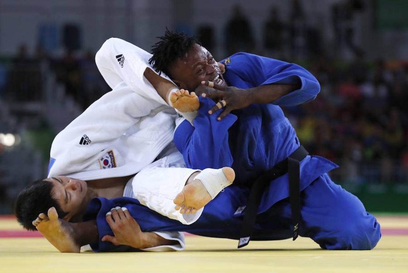 Las mejores imágenes de la victoria, en judo, del deportista refugiado Popole Misenga