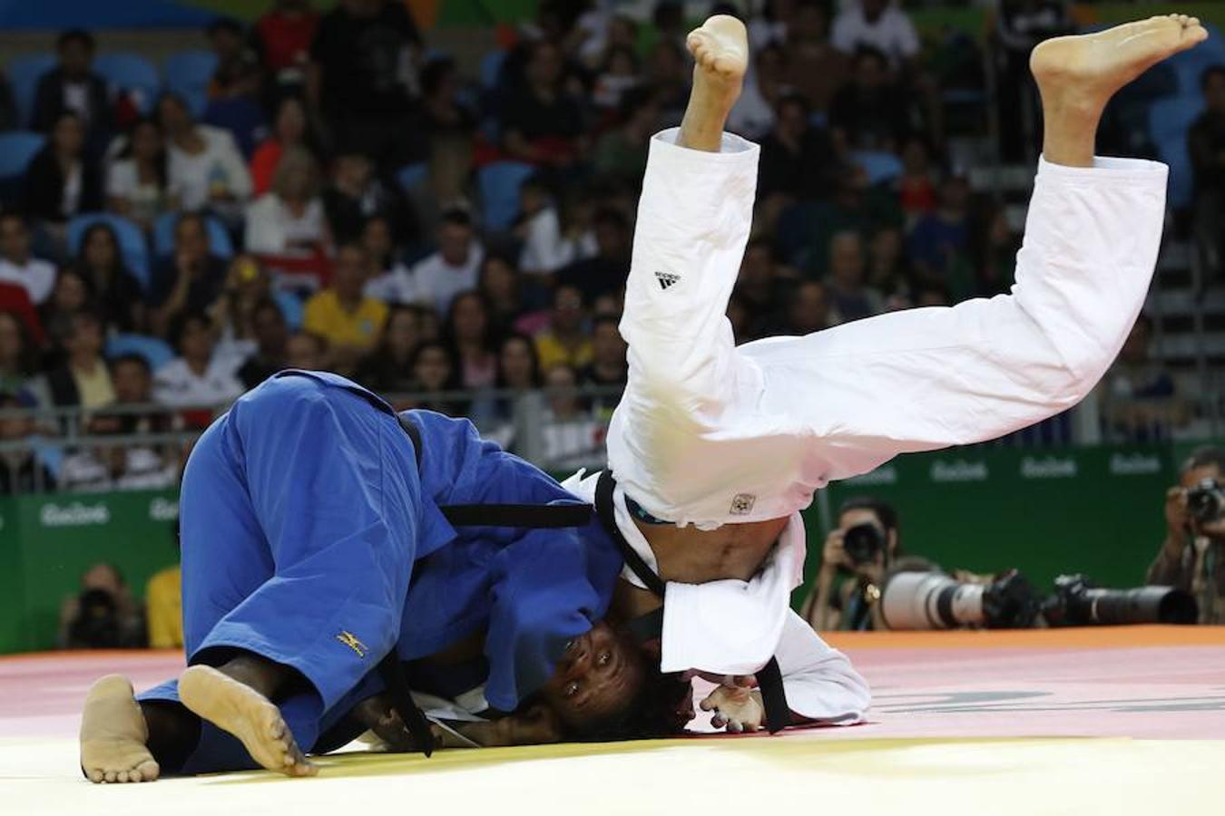 Las mejores imágenes de la victoria, en judo, del deportista refugiado Popole Misenga