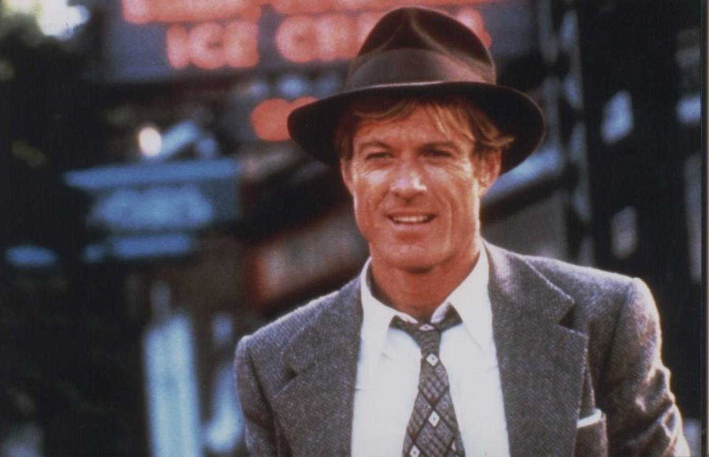 Robert Redford, con traje y sombrero, en una escena de la película 'El mejor'.