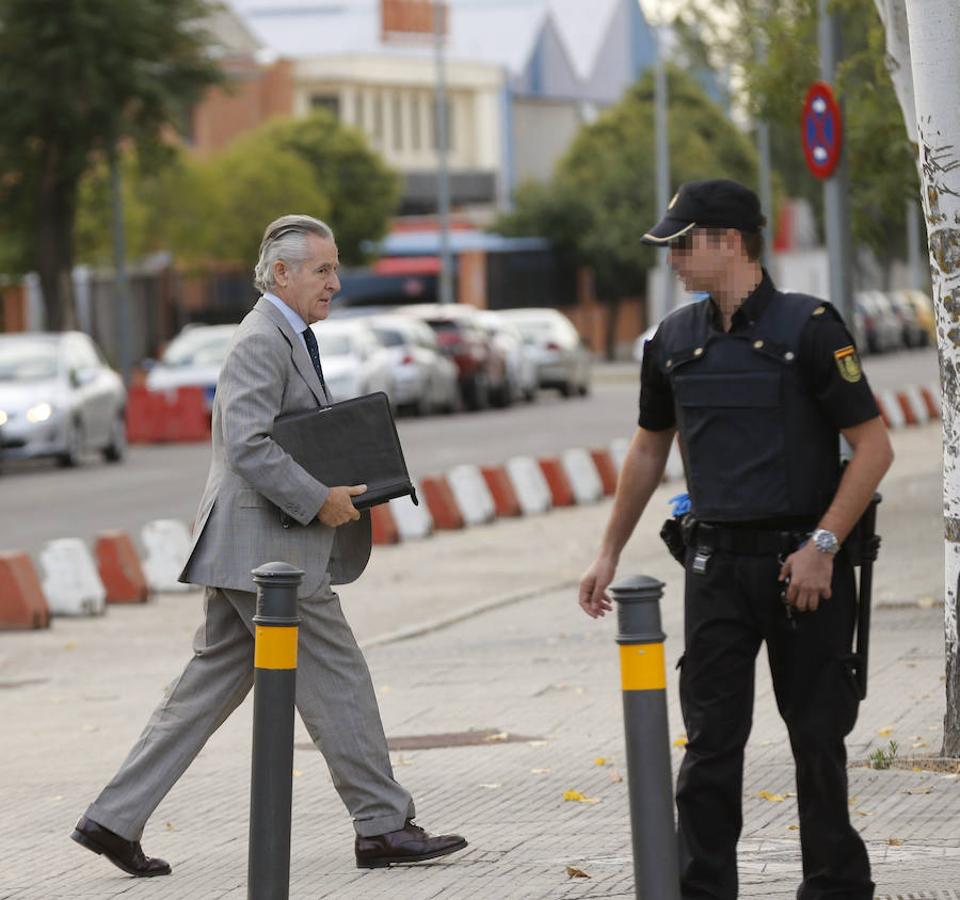 El expresidente de Caja Madrid Miguel Blesa a su llegada a sede de la Audiencia Nacional en San Fernando de Henares.