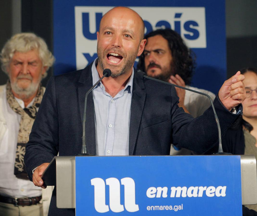 Luis Villares, de En Marea, celebra el 'sorpasso' al PSdeG.