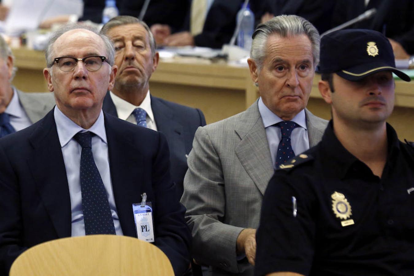 Los expresidentes de Caja Madrid Miguel Blesa (d) y Rodrigo Rato (i), durante el juicio en la Audiencia Nacional.