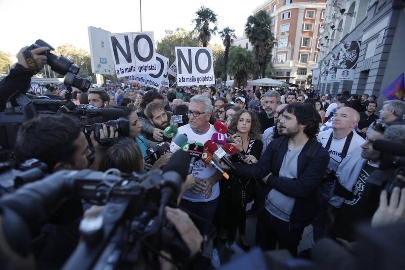 &#039;Rodea el Congreso&#039; por la investidura de Rajoy