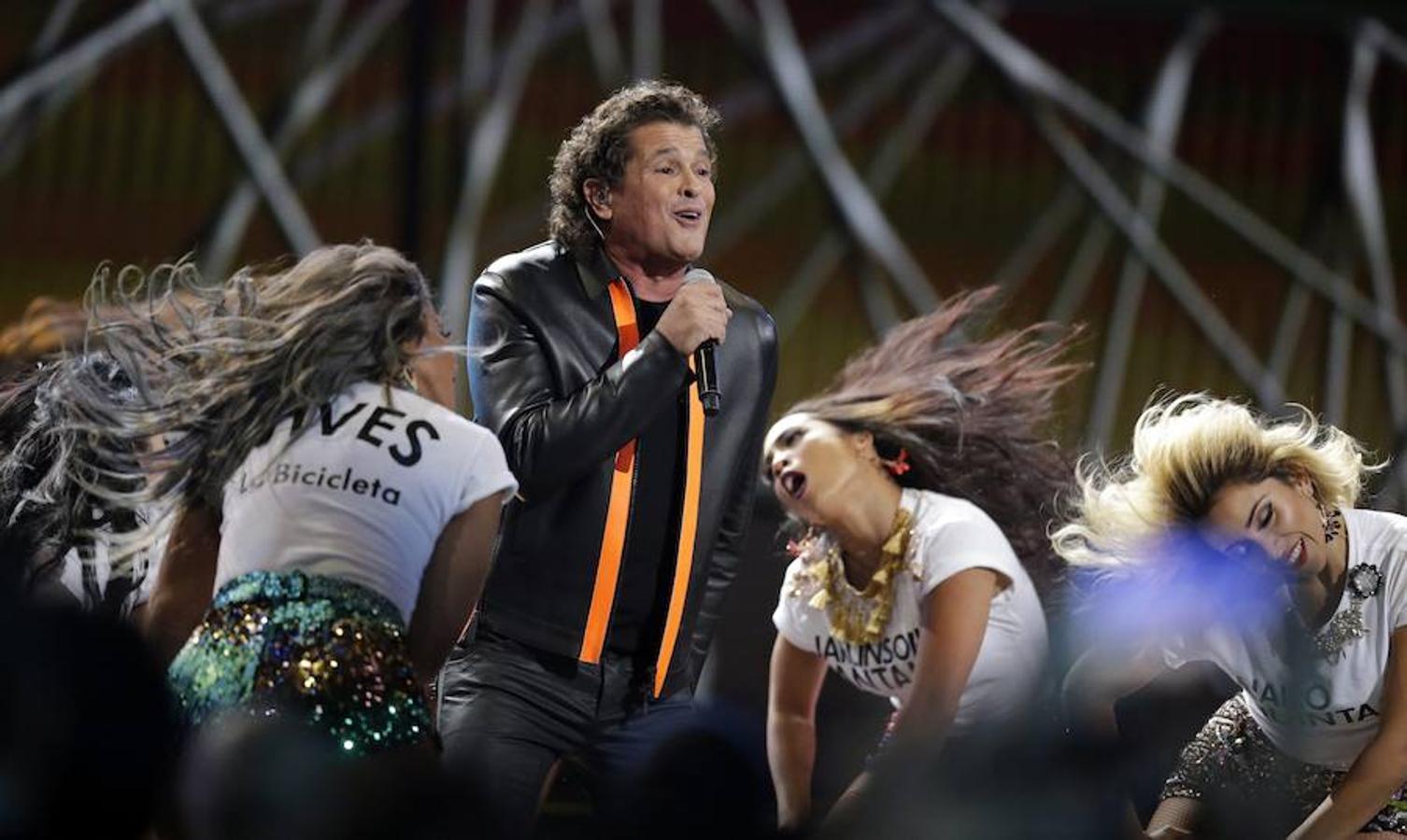 Carlos Vives actúa durante la ceremonia celebrada en Las Vegas.