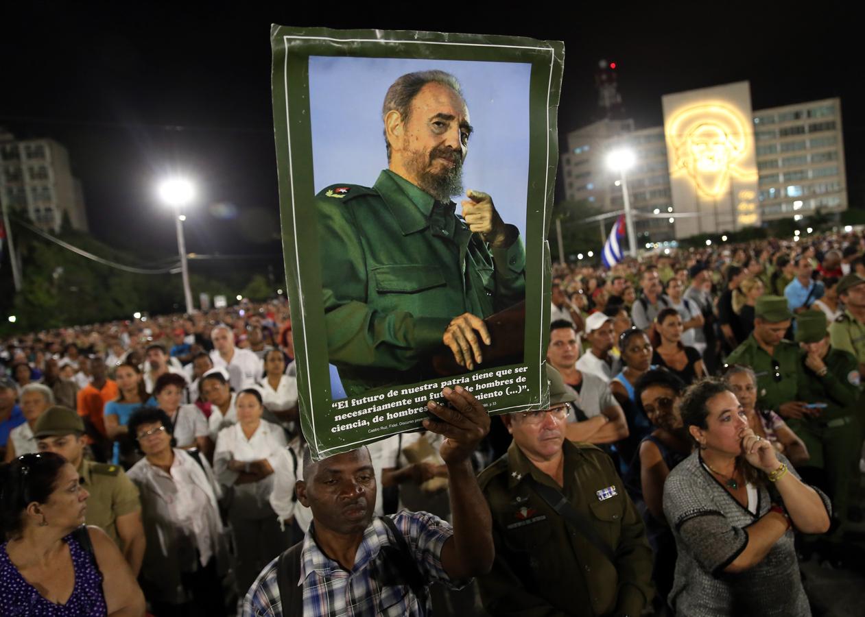 Multitudinario homenaje a Fidel