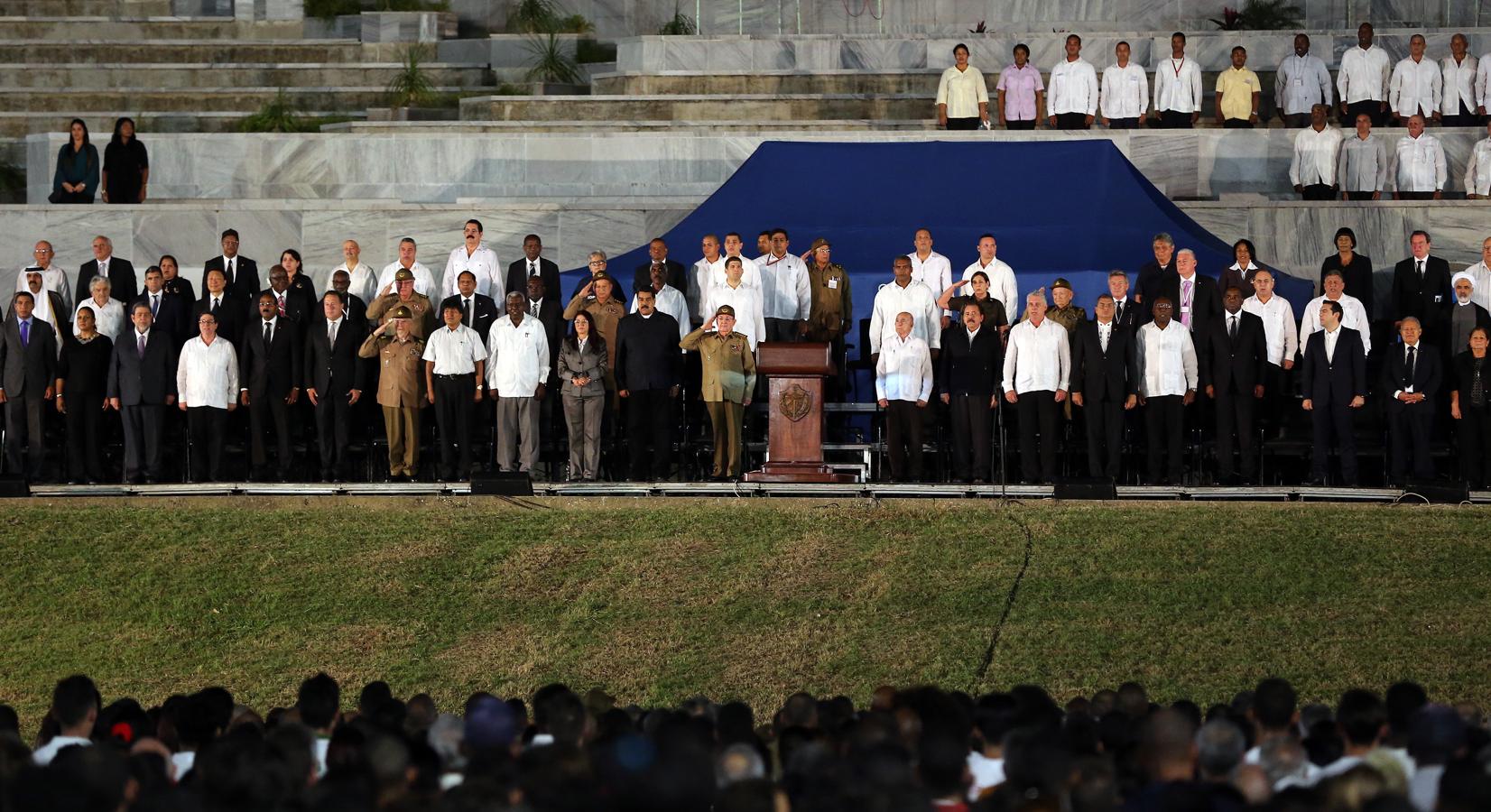 Multitudinario homenaje a Fidel