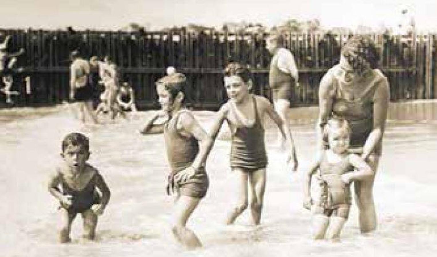 Vacaciones de la familia Guevara de la Serna en Mar del Plata, Argentina, en 1938.