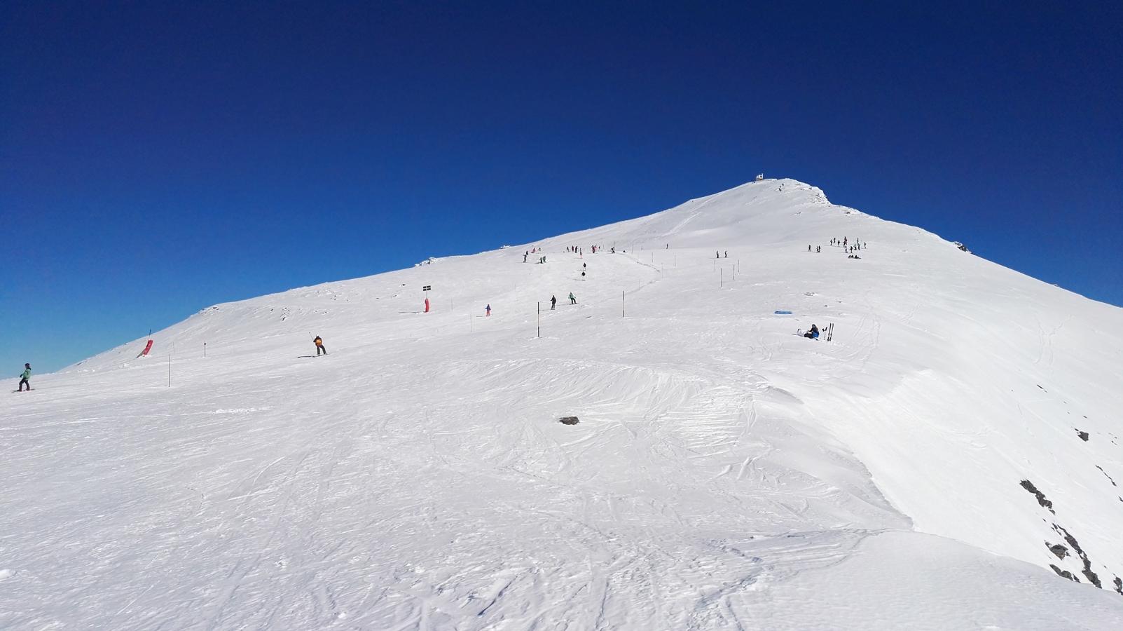 Sierra Nevada se resarce con nieve