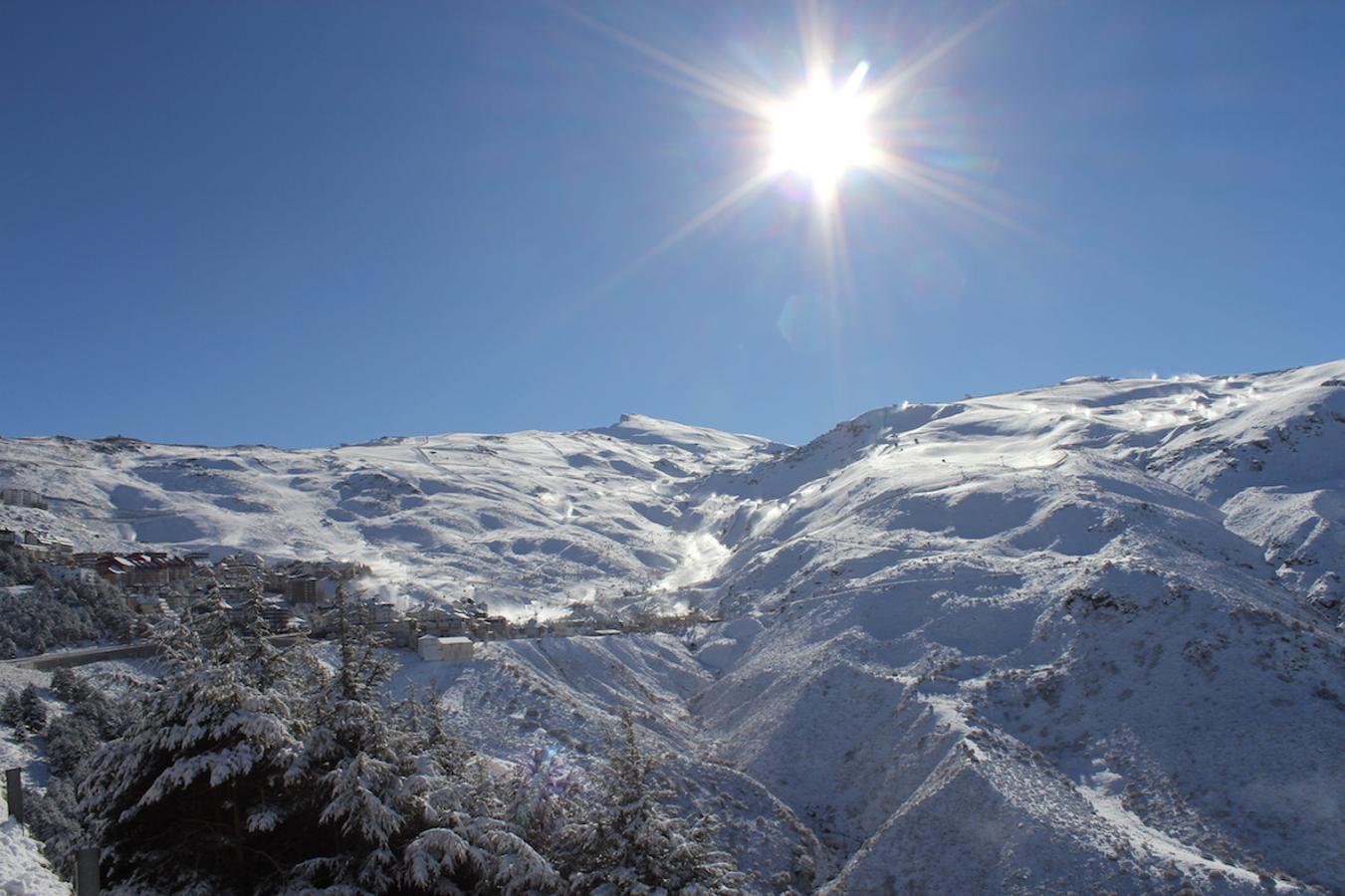 Sierra Nevada se resarce con nieve