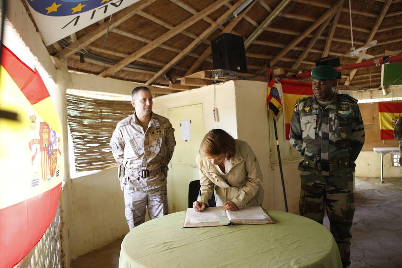 Visita de Cospedal a las tropas en Mali y Senegal