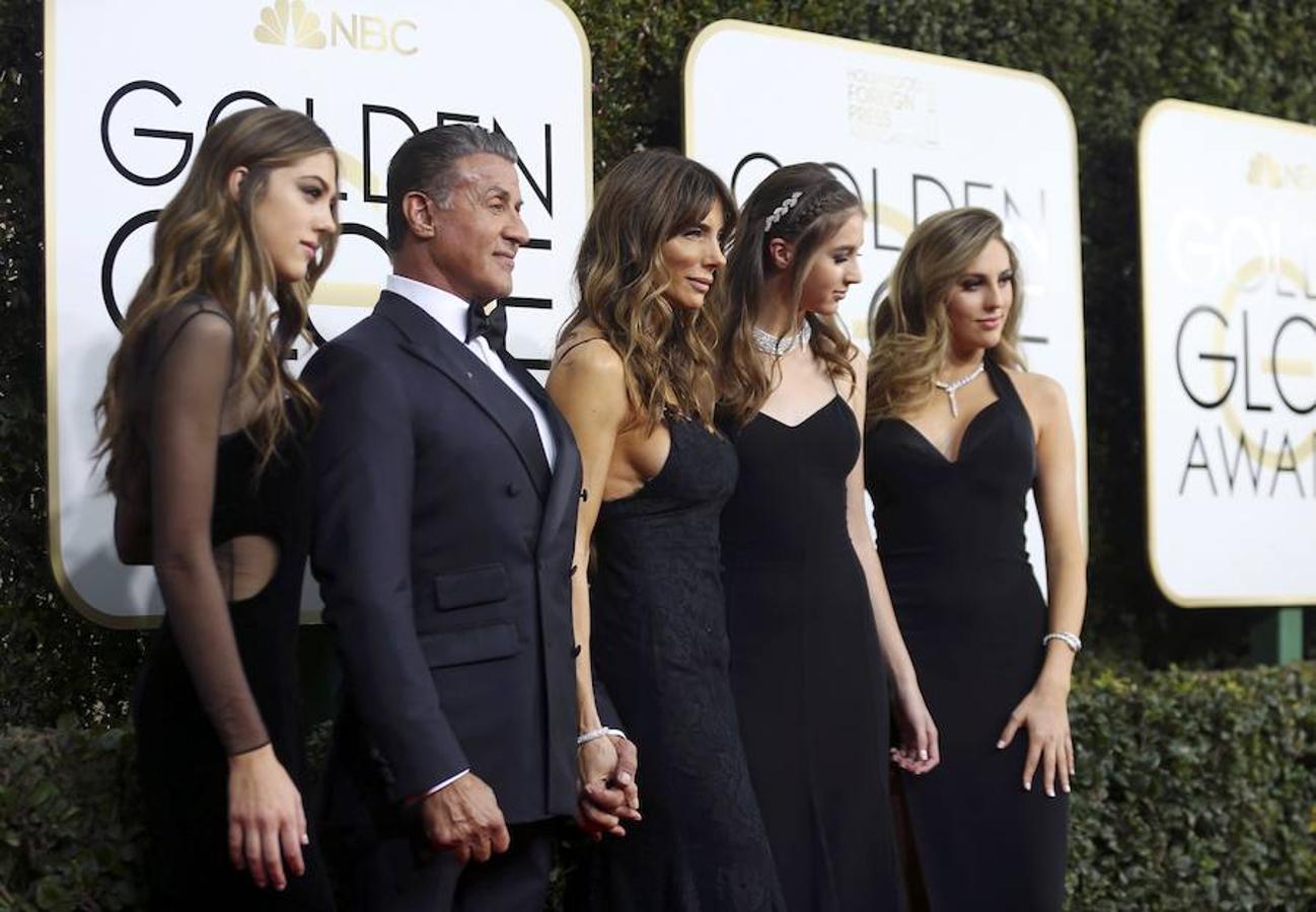 Sylvester Stallone junto a su mujer, Jennifer Flavin (c), y sus hijas.