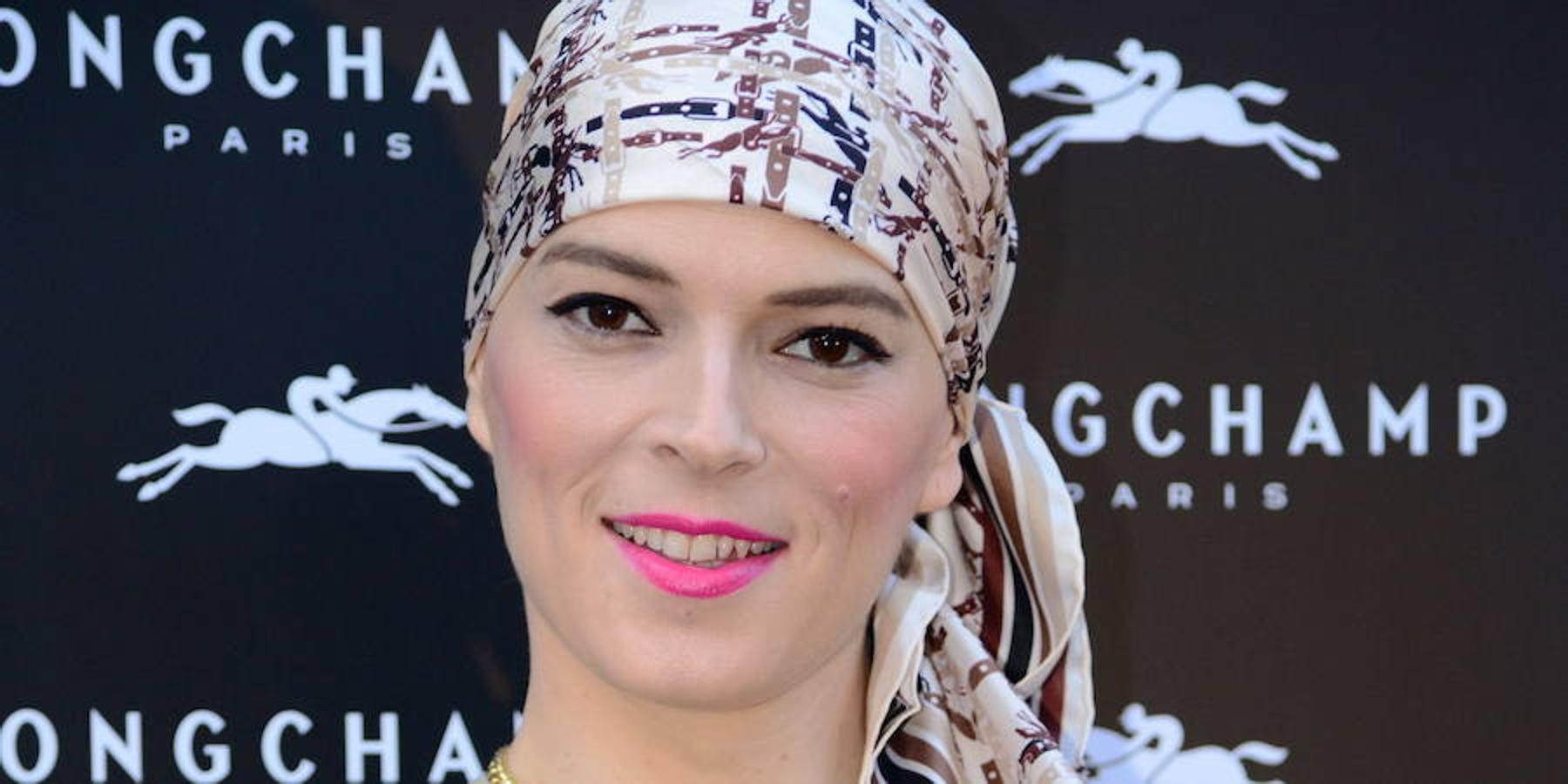 En un evento en Barcelona en mayo de 2014, con la cabeza cubierta con un pañuelo tras serle practicada una mastectomía en el seno izquierdo.