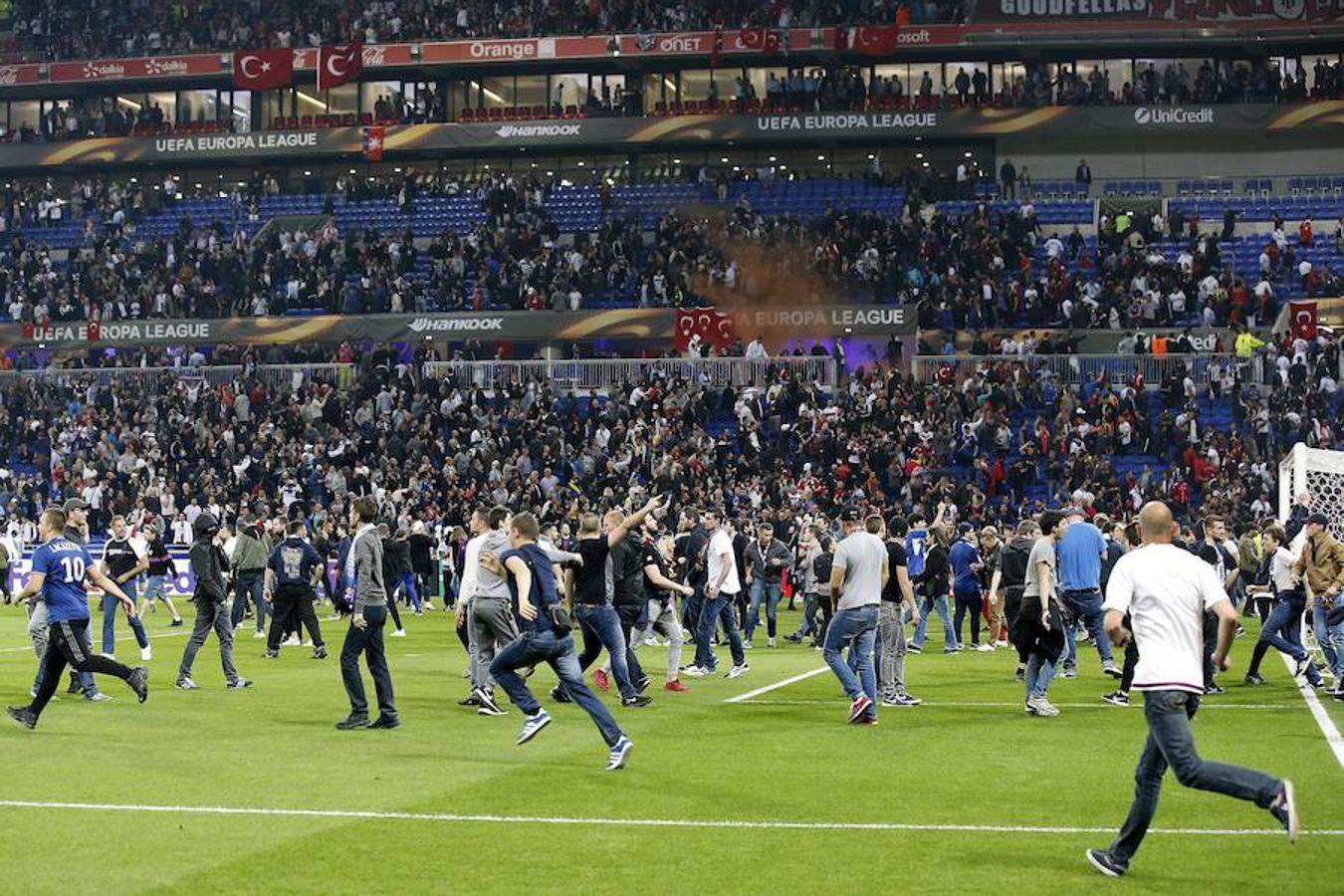 Violentos incidentes antes del Lyon-Besiktas