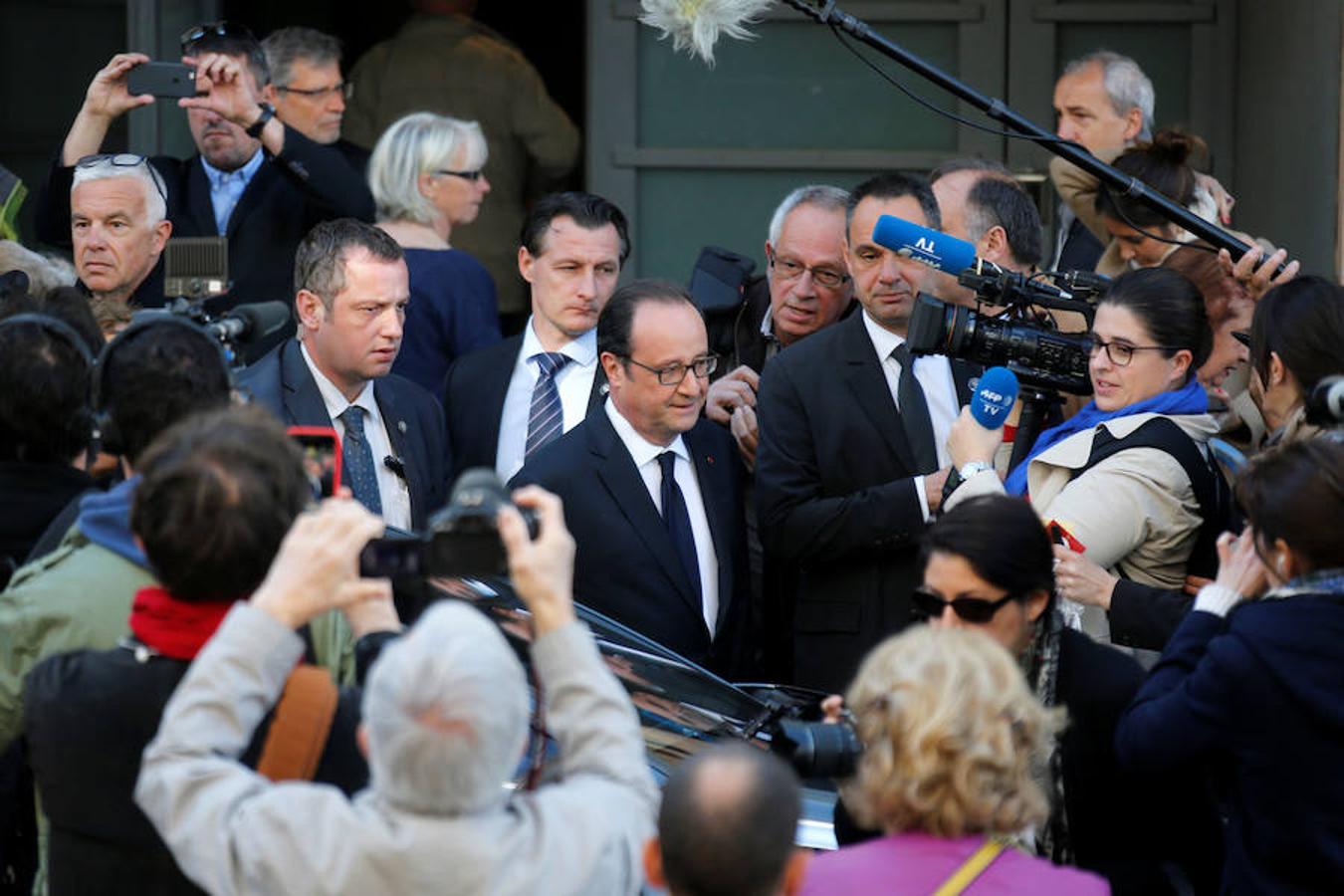 François Hollande, actual presidente de Francia, acude a votar.