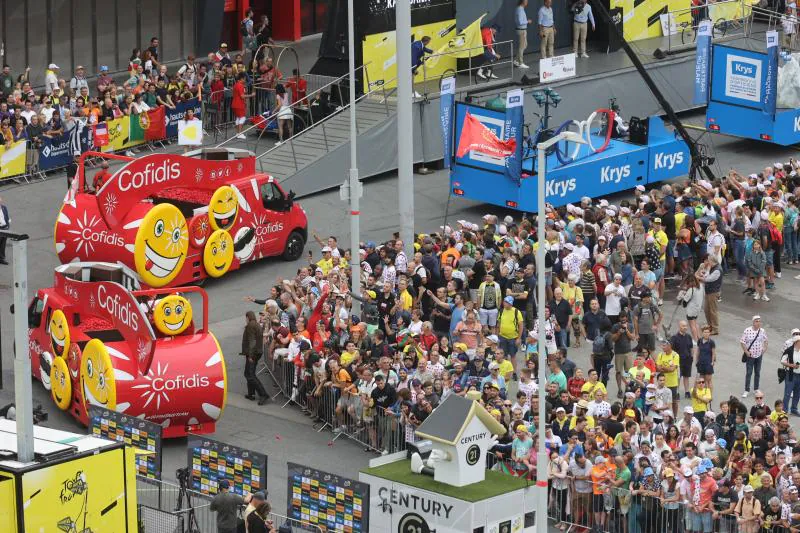 La caravana publicitaria del Tour en Bilbao El Correo