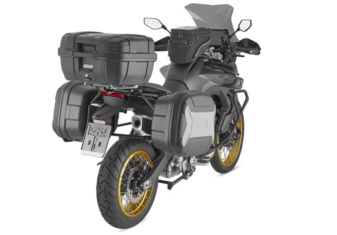 Voge 900 DSX equipada por Givi