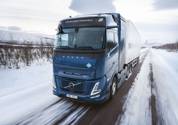 Volvo prueba en condiciones reales sus primeros camiones con motor de combustión de hidrógeno