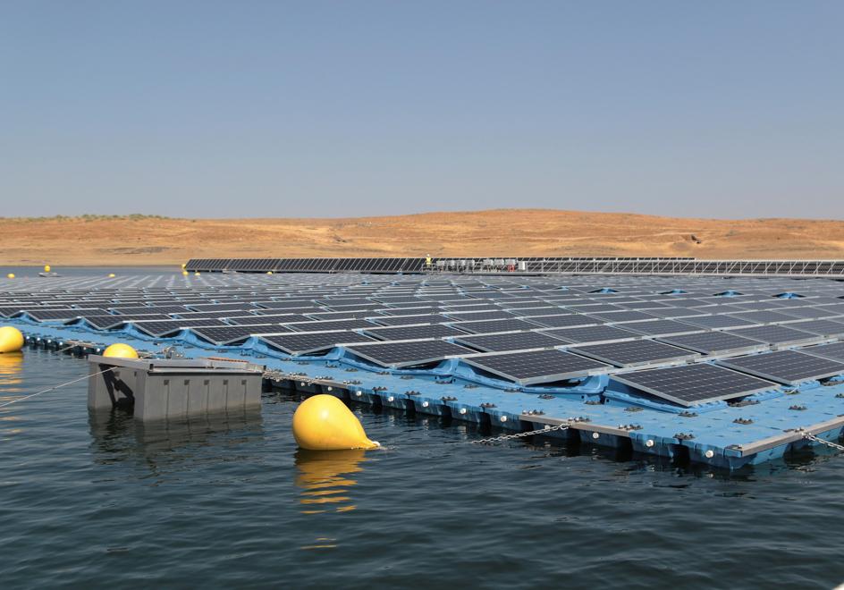 Planta solar fotovoltaica flotante «Sierra Brava», en Zorita (Cáceres), la primera de estas características conectada a red en España.