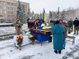 Funeral del soldado ucraniano Denys Eduardovich Cochenko, de 22 años, en Bajmut.