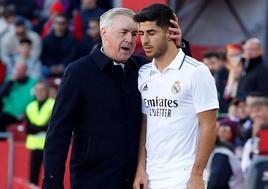 Carlo Ancelotti consuela a Asensio después de que el balear fallase un penalti en Mallorca