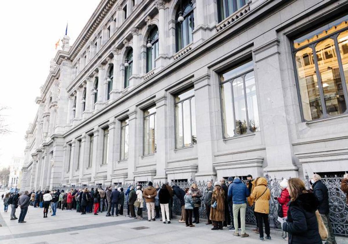 Colas en el Banco de España para comprar Letras del Tesoro