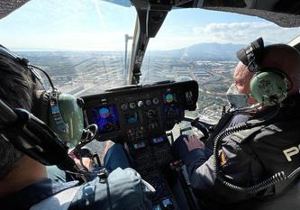 La Policía Nacional movilizó el helicóptero para ubicar el lugar donde estaban retenidas las víctimas.