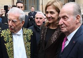 Vargas Llosa, junto al rey Juan Carlos y la infanta Cristina.