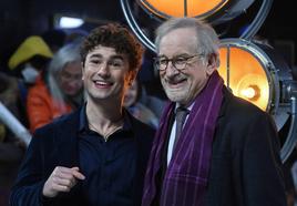 Steven Spielberg junto a su hijo en el estreno de 'Los Fabelman' en el Festival de Toronto en pasado septiembre