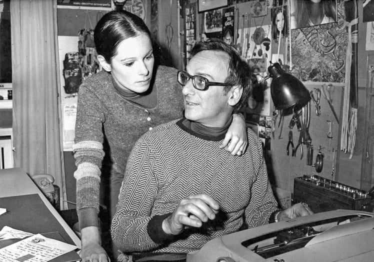 Carlos Saura junto a Geraldine Chaplin en 1974.