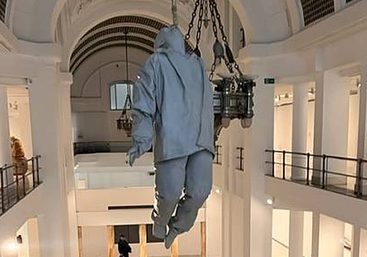 'Con la corda alla boca' (1997). Homenaje de Juan Muñoz a la trapecista Mis La La La.