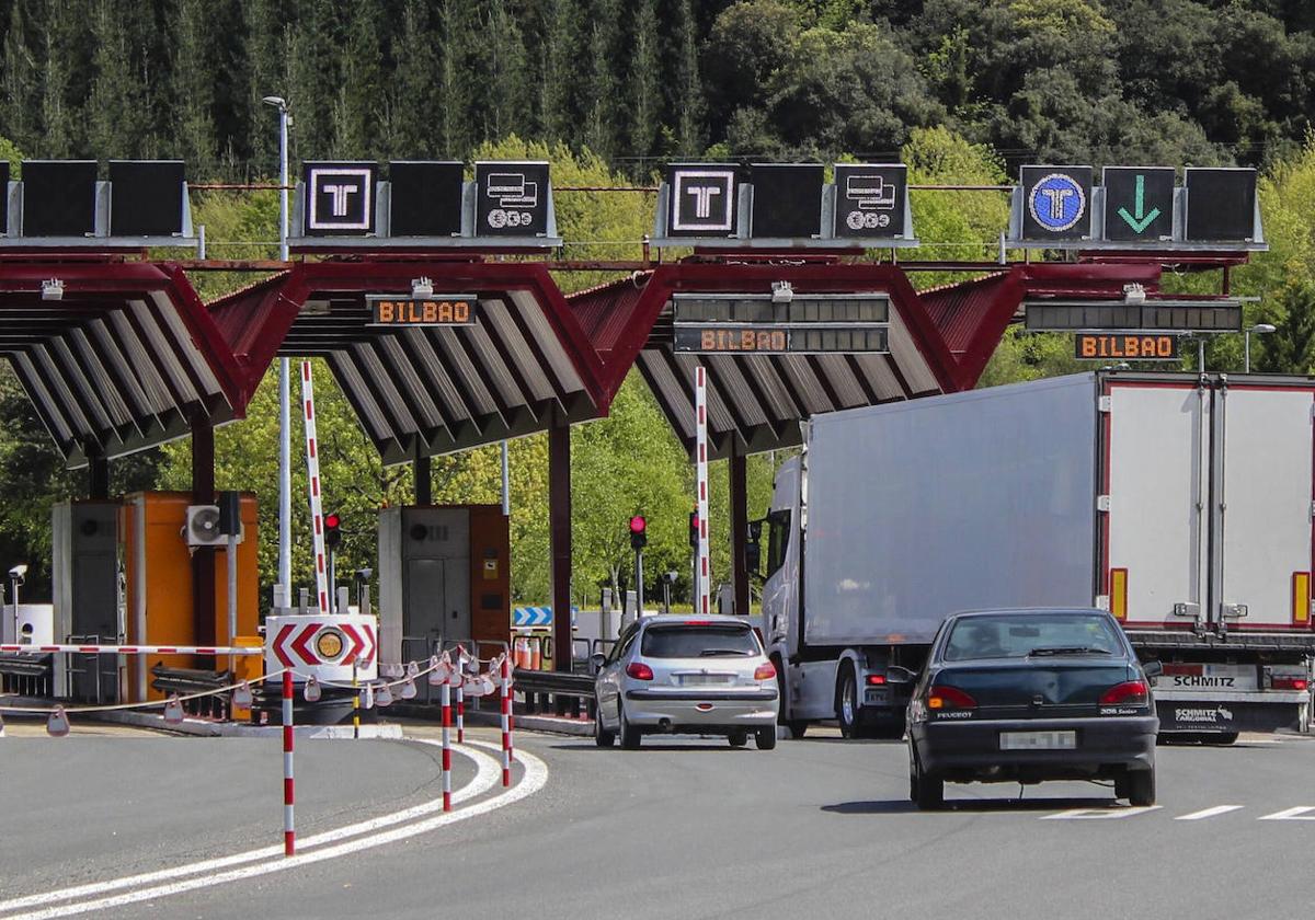 Los peajes en todas las autovías generarán 5.000 millones al año para el Estado