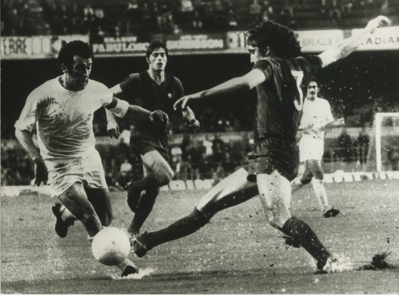 Amancio Amaro en un partido de Liga disputado en el Camp Nou el 11 de mayo de 1975, entre el Barcelona y el Real Madrid. En encuentro terminó con empate a cero.