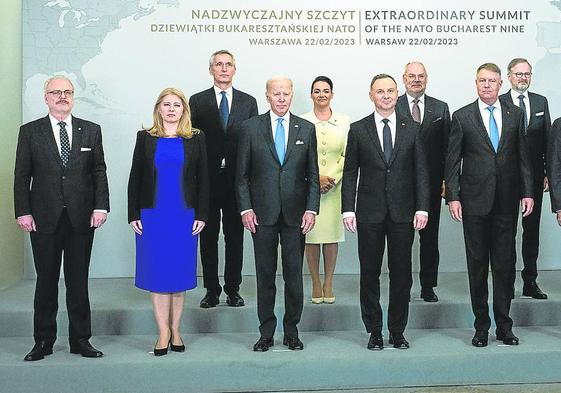 Nueve líderes de la OTAN, entre ellos el presidente estadounidense, Joe Biden, se reunieron ayer en Varsovia para escenificar su apoyo a Kiev.