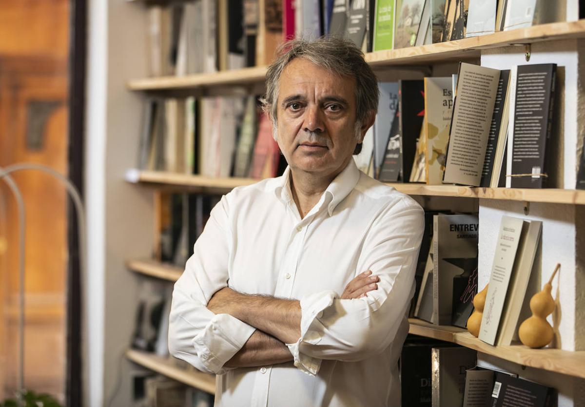 Jorge Alacid portrays the “moral backbone” of the Transition in his first novel