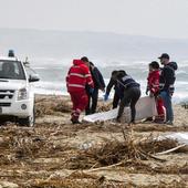 Polémica en Italia por la falta de socorro a la nave de migrantes antes de que naufragara