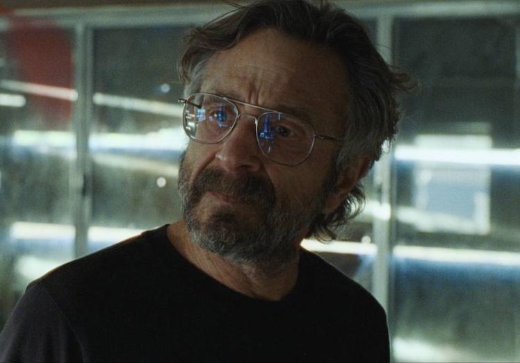 El actor y podcaster Marc Maron en 'To Leslie'.