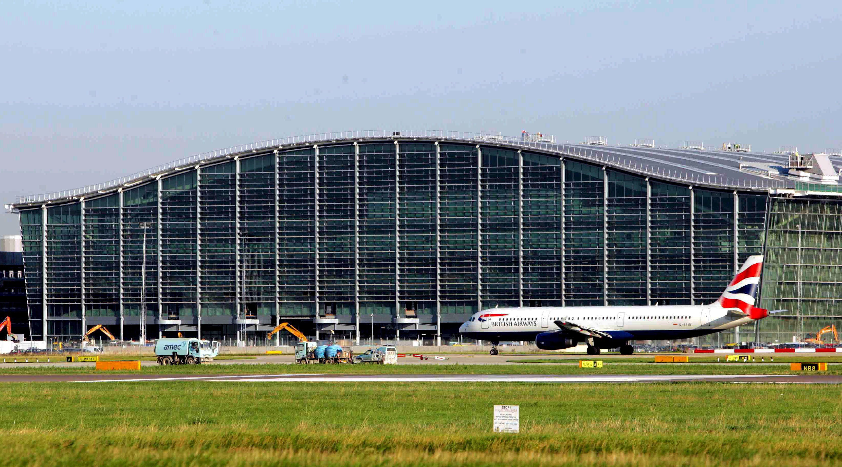 La terminal 5 del Aeropuerto Internacional Heathrow, Londres.