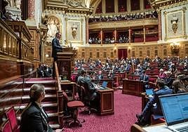 El ministro de Trabajo francés, Olivier Dussopt, durante su intervención este jueves en el Senado