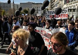 En Atenas protestaron este viernes más de 5.000 personas.