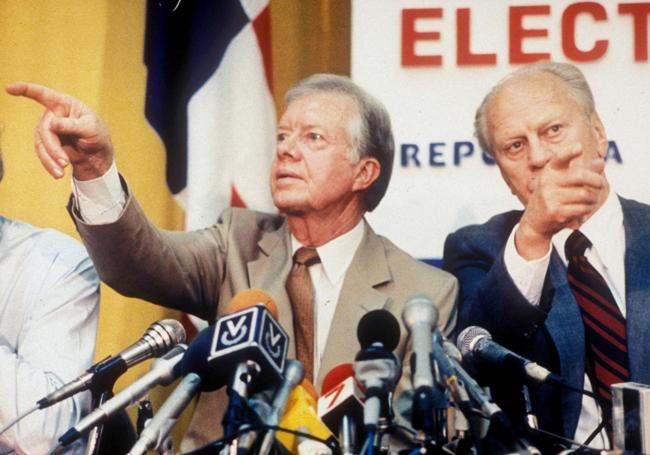 Los expresidentes Carter y Ford, en una conferencia de prensa en la Ciudad de Panamá, en mayo de 1989.