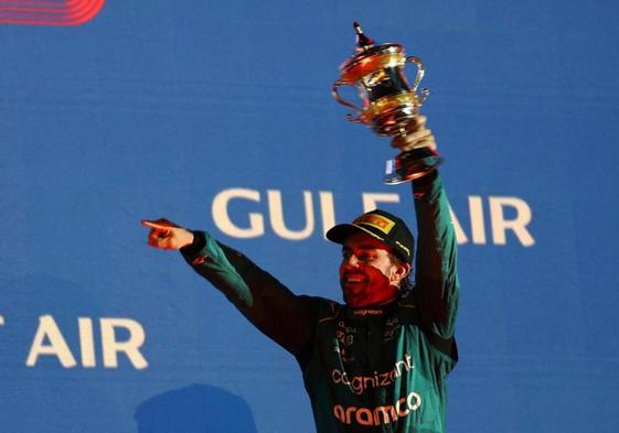 Fernando Alonso, en el podio.