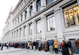 Colas en el Banco de España para contratar letras del Tesoro.