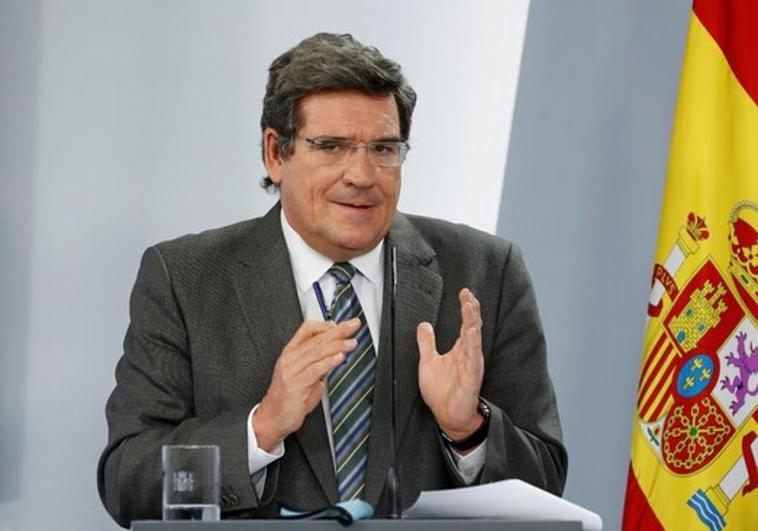 Escrivá cita de urgencia a la mesa de las pensiones tras «prácticamente» cerrar un acuerdo con Bruselas