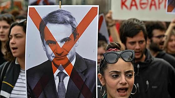El accidente ferroviario en Grecia complica la reelección de Mitsotakis