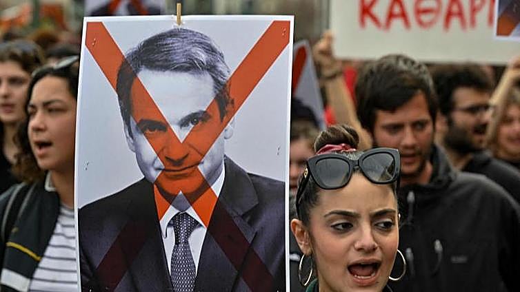 El accidente ferroviario en Grecia complica la reelección de Mitsotakis