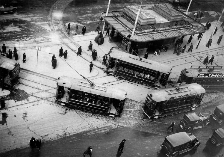 Tranvías en la Puerta del Sol de Madrid.