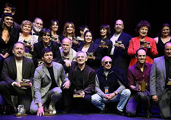 Foto de familia de los premiados este lunes en la gala organizada por la Unión de Actores y Actrices.